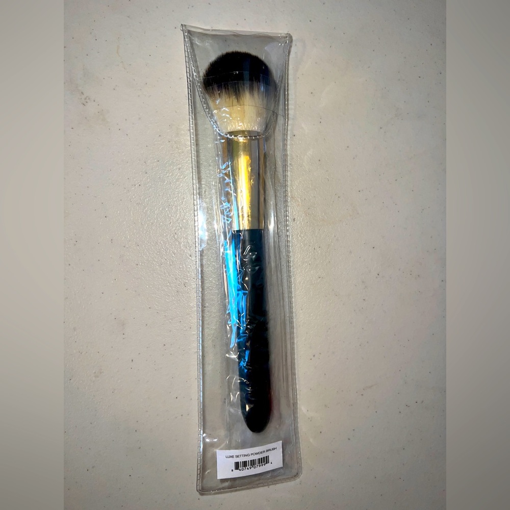 🖌️ New! Premium Brand Tapered Face Powder Brush - Picture 4 of 4